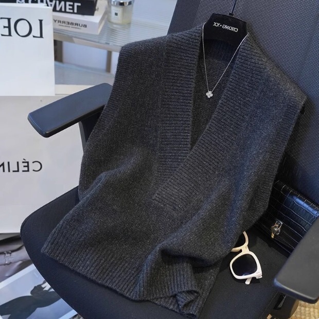 Spring and Autumn Lazy Style V-Neck Knitted Wool Sweater Vest, Loose Fit, Slimming, Solid Color, Sleeveless Sweater Vest, Retro