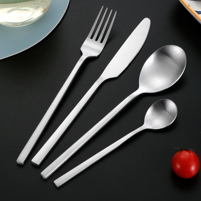 Cuchillo de filete occidental y tenedor cuchara de postre conjunto de vajilla de cuatro piezas Mango cuadrado coreano de acero inoxidable mate cepillado cuchillo y tenedor traje de cuchara