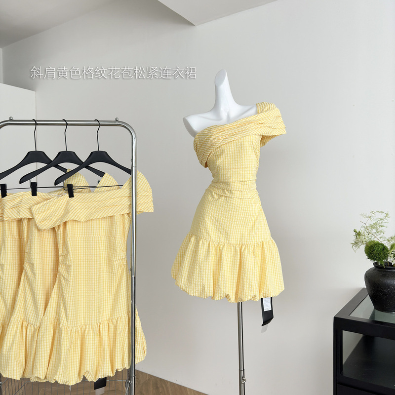Soote 斜め肩黄色チェック柄立体花のつぼみテクスチャ A ライン弾性ウエストドレス工場直販|undefined