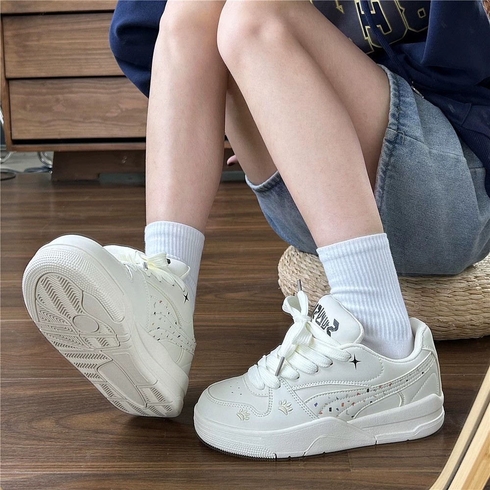 Zapatos de skate originales coreanos de nicho universal tendencia femenina primavera y otoño de 2026 nuevos zapatos blancos casuales zapatos de pan coreanos