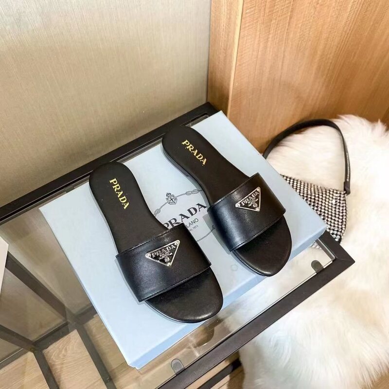 P Brand's Summer Hot-Selling Flat Sandals, Ins-Style Light Luxury Design with Triangle Logo, Suitable for Outdoor Wear, Beach, and Home Use, Versatile Slip-On Sandals P Brand's Summer Hot-Selling Flat Sandals, Ins-Style Light Luxury Design with Triangle Logo, Suitable for Outdoor Wear, Beach, and Home Use, Versatile Slip-On Sandals