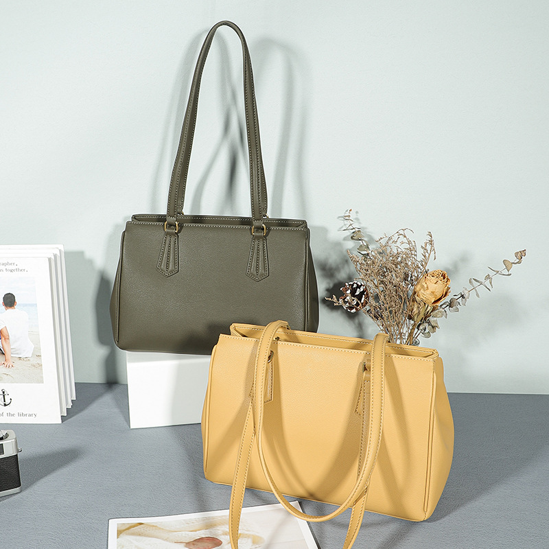 Capacious leather shoulder bag