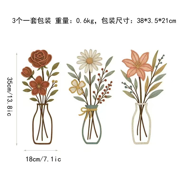 国境を越えた庭園の花、バラ、四つ葉の草、金属製の鉄工品の壁飾り、吊り下げ飾り、庭の地面に飾る置物|undefined