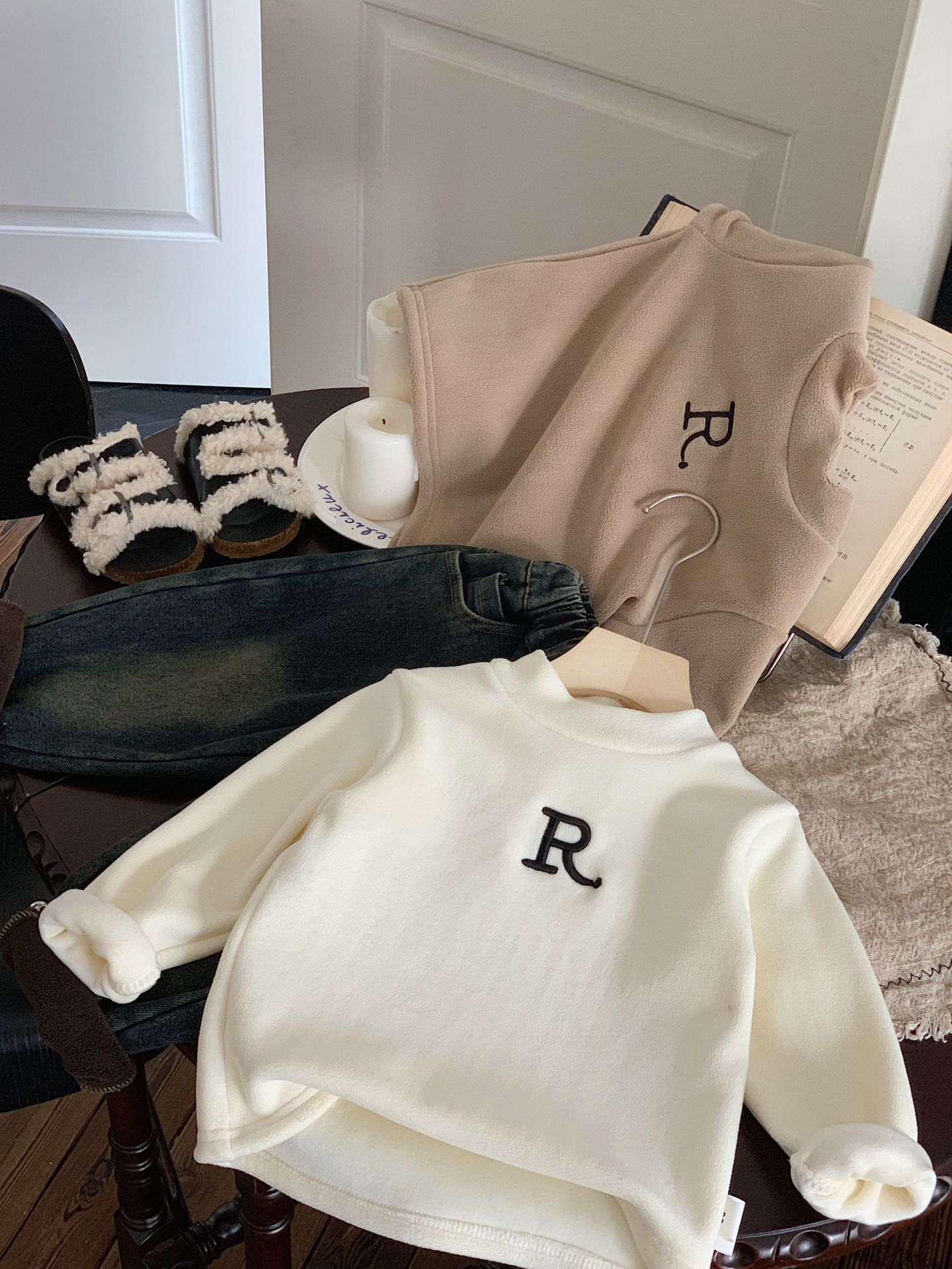 2023 Bangcheng Winter Korean Edition Men's Small and Medium School Children's Embroidered Letter Plush Bottom Fashion_voghion.com
