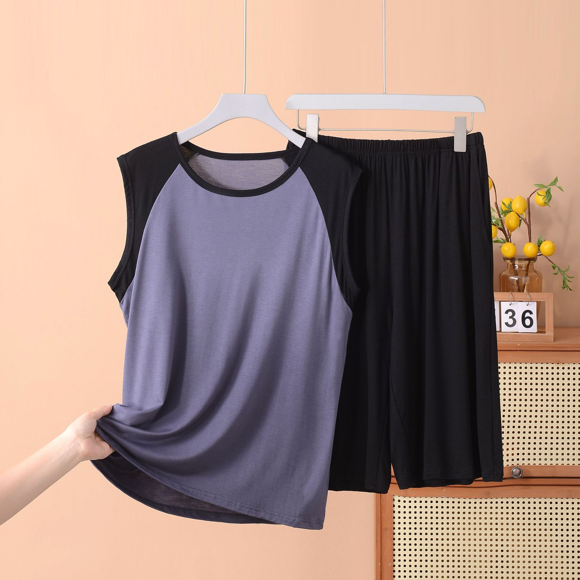 블랙이 가미된 아이언 그레이