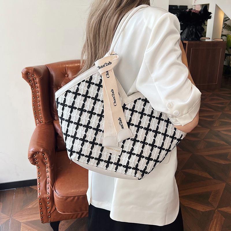 大容量バッグ2024カジュアル夏の質感は美しいです。