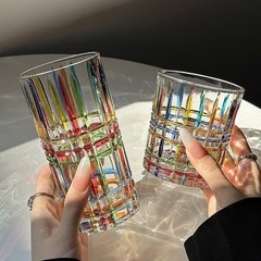 虹の光沢を反映しています。