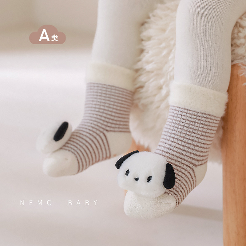 2024 nuevos productos de invierno calcetines para bebés recién nacidos gruesos y cálidos calcetines de muñeca de dibujos animados calcetines para niños pequeños antideslizantes para bebés