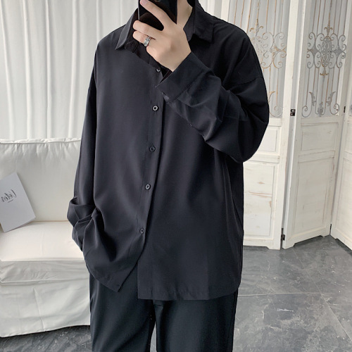 A long-sleeved shirt with a relaxed fit, featuring a stylish autumn streetwear design, perfect for men with a Hong Kong-style casual look, suitable for couples.