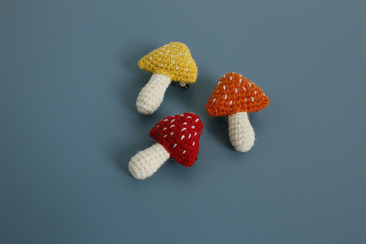 Cute Style Cute Pin Mushroom Yarn Knitting Women's Brooches 1 Piece