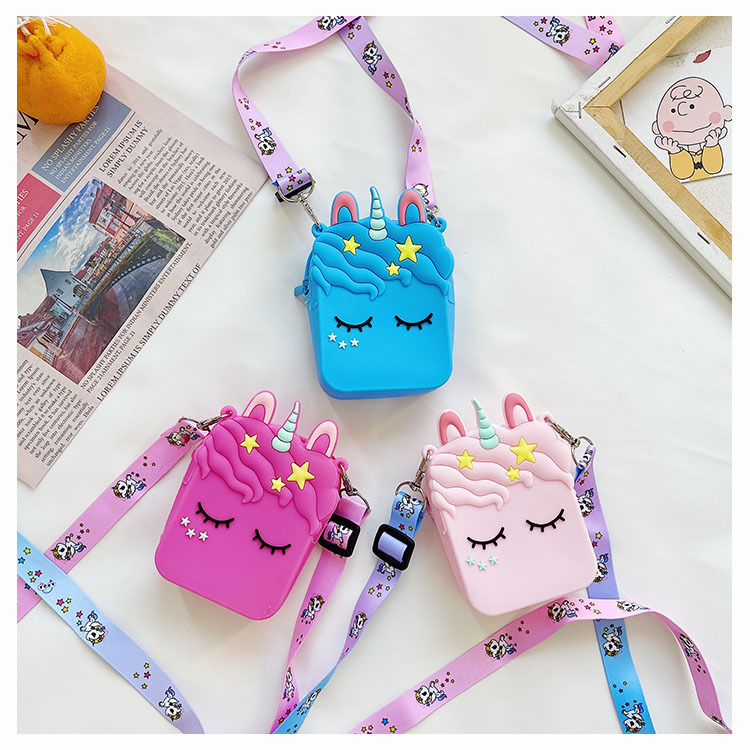 Mini Children's Bags  Summer New Cartoon Silicone Bag Boys And Girls Princess Accessories Change Purse Messenger Bag display picture 4