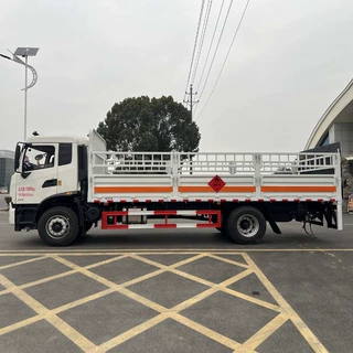 解放J63米危险品运输车8类危险品厢式运输车优质供应