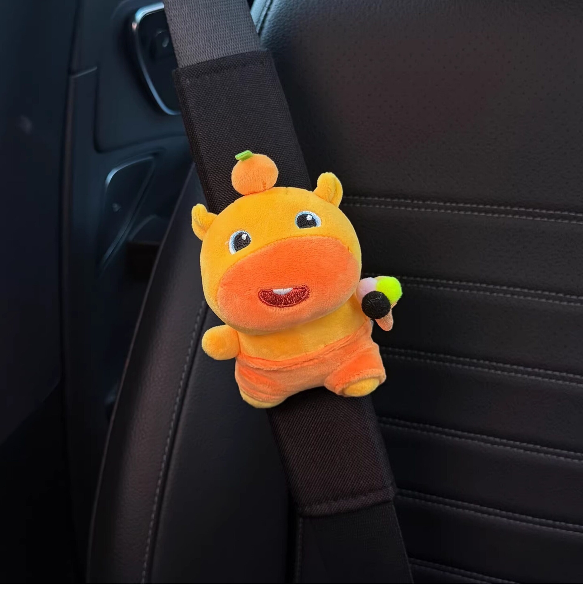 Capybara Lulu Car Seatbelt Shoulder Pads, Car Seatbelt Decoration, Anti-Wear Clothing, Cute Couple Set