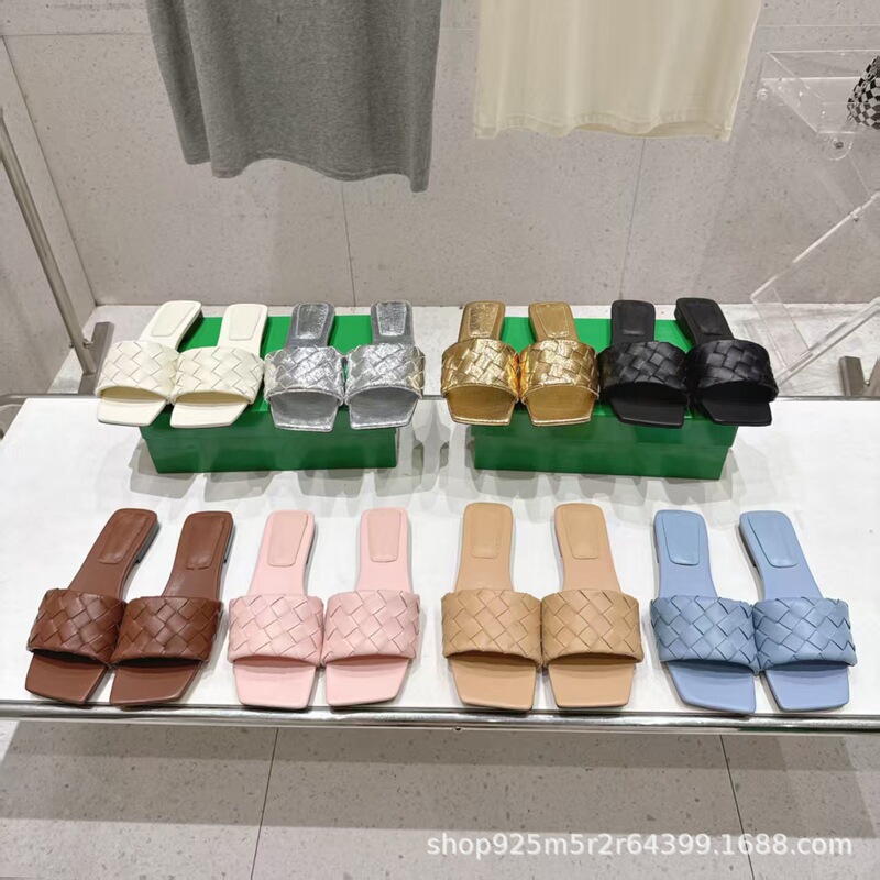 High-End 2026 Summer New Style Genuine Leather Square-Toe Woven Flat Open-Toe Versatile Fashion Beach Sandals for Women