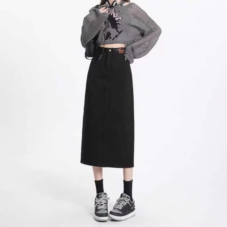 Chân váy denim nữ xẻ tà sau dáng dài vừa phối màu xanh cổ điển — 845 Soho thêu (xanh cổ điển) chi tiết 4
