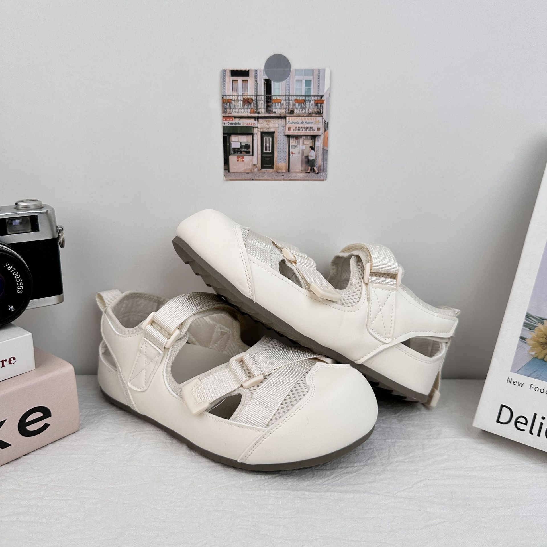 Yuanyang velcro sandalias de cabeza para mujeres 2025 nuevo verano plano zapatos de skate con falda zapatos individuales