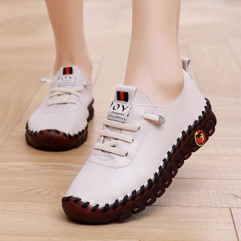 Zapatos de fondo plano con agujeros blancos de fondo suave para mujer verano nuevo estilo 204 todo-fósforo hueco transpirable para mujer cuatro estaciones zapatos de mujer madre