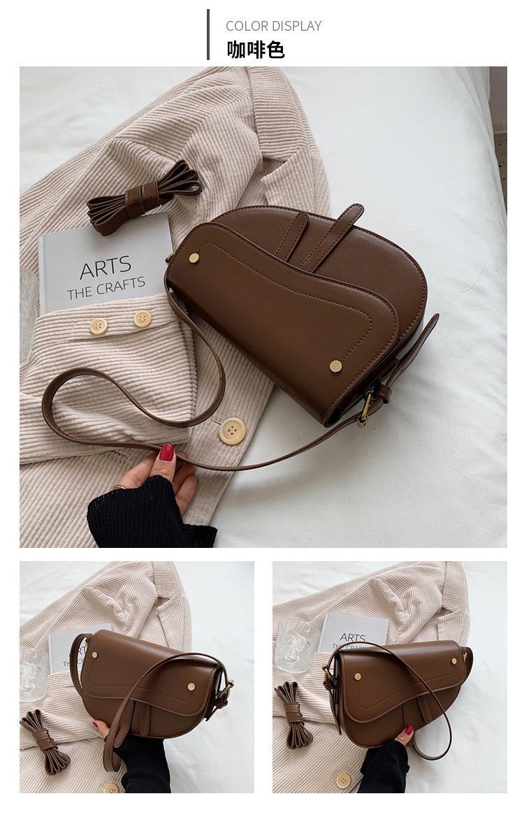 Niche Bag Female 2021 New Fashion Casual One-shoulder Messenger Texture Underarm Bag Commuter Bag display picture 1