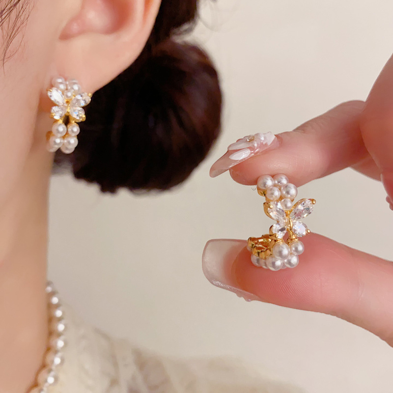 Fashionable universal sophisticated design earrings pearl