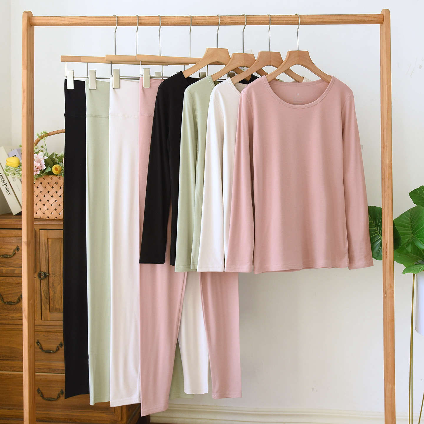 Women's Autumn and Winter Thermal Underwear Set with Thin Fleece, Round Neck Base Layer, Plus Size Slim Fit Leggings