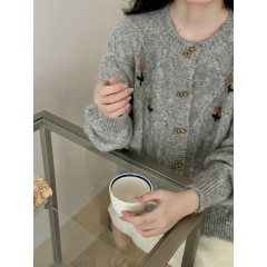 木四 温柔风女装毛衣开衫秋冬软糯复古刺绣花朵针织外套女厚M6684