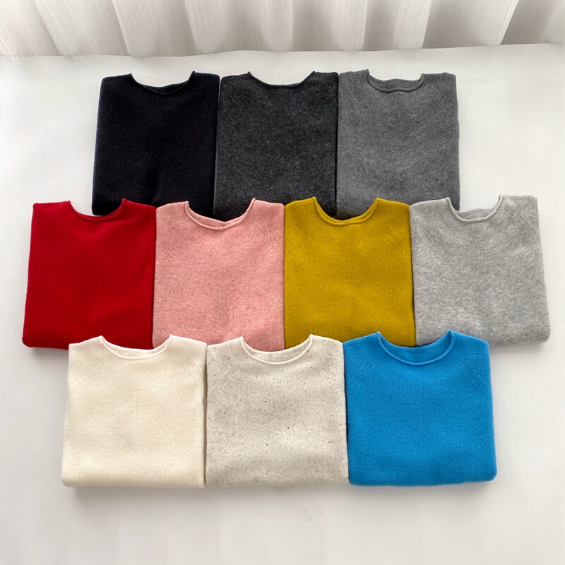 26 Autumn/Winter New Collection: Seamless, one-piece knit wool sweater with raglan sleeves, short sleeves, and a rolled hem, featuring a half-high collar. A1306