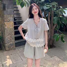 法式减龄休闲套装女小个子2026夏新款甜美蕾丝拼接上衣短裤两件套