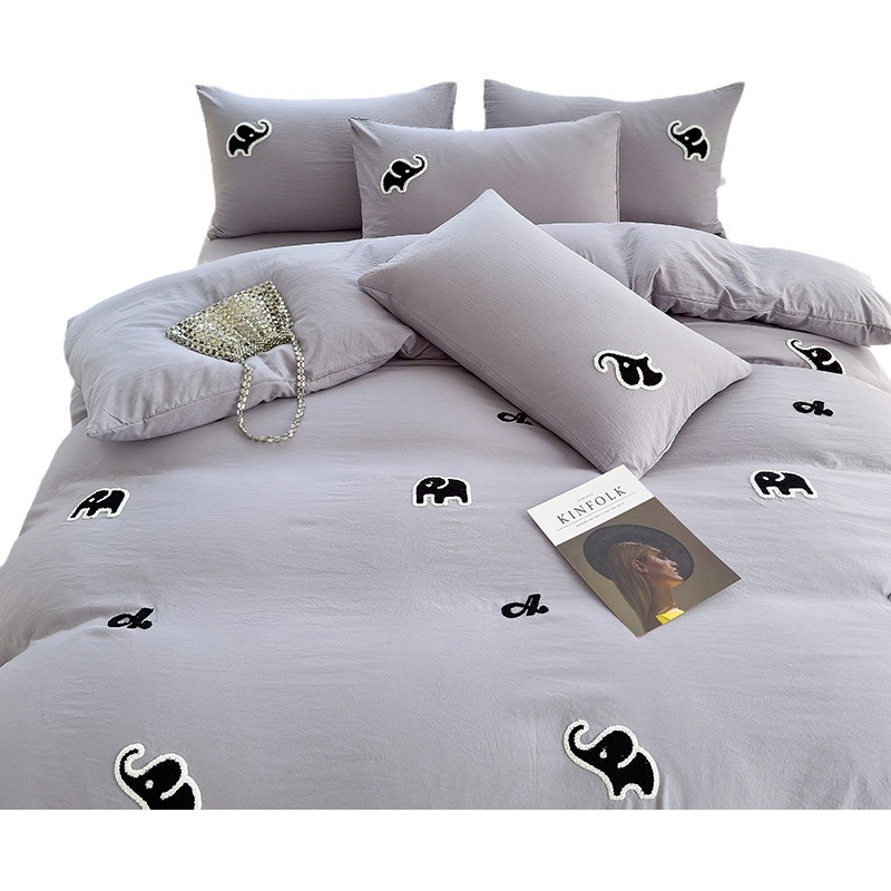 Cama de algodón lavado de cuatro piezas ins lindo toalla de dibujos animados bordado sábana funda edredón cubierta dormitorio de estudiantes traje de tres piezas
