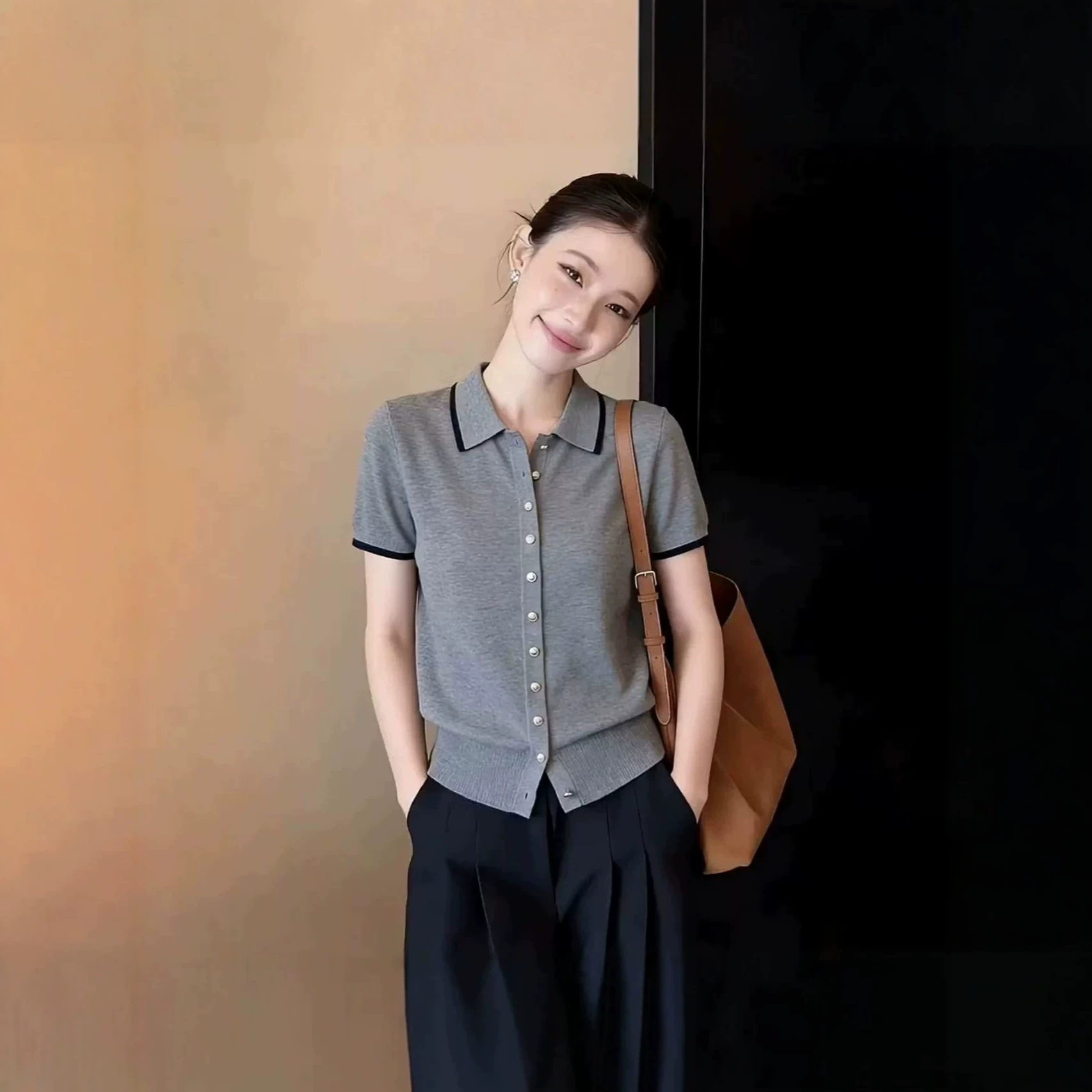 Áo thun nữ cổ bẻ tay ngắn dáng suông — màu xám chi tiết 2