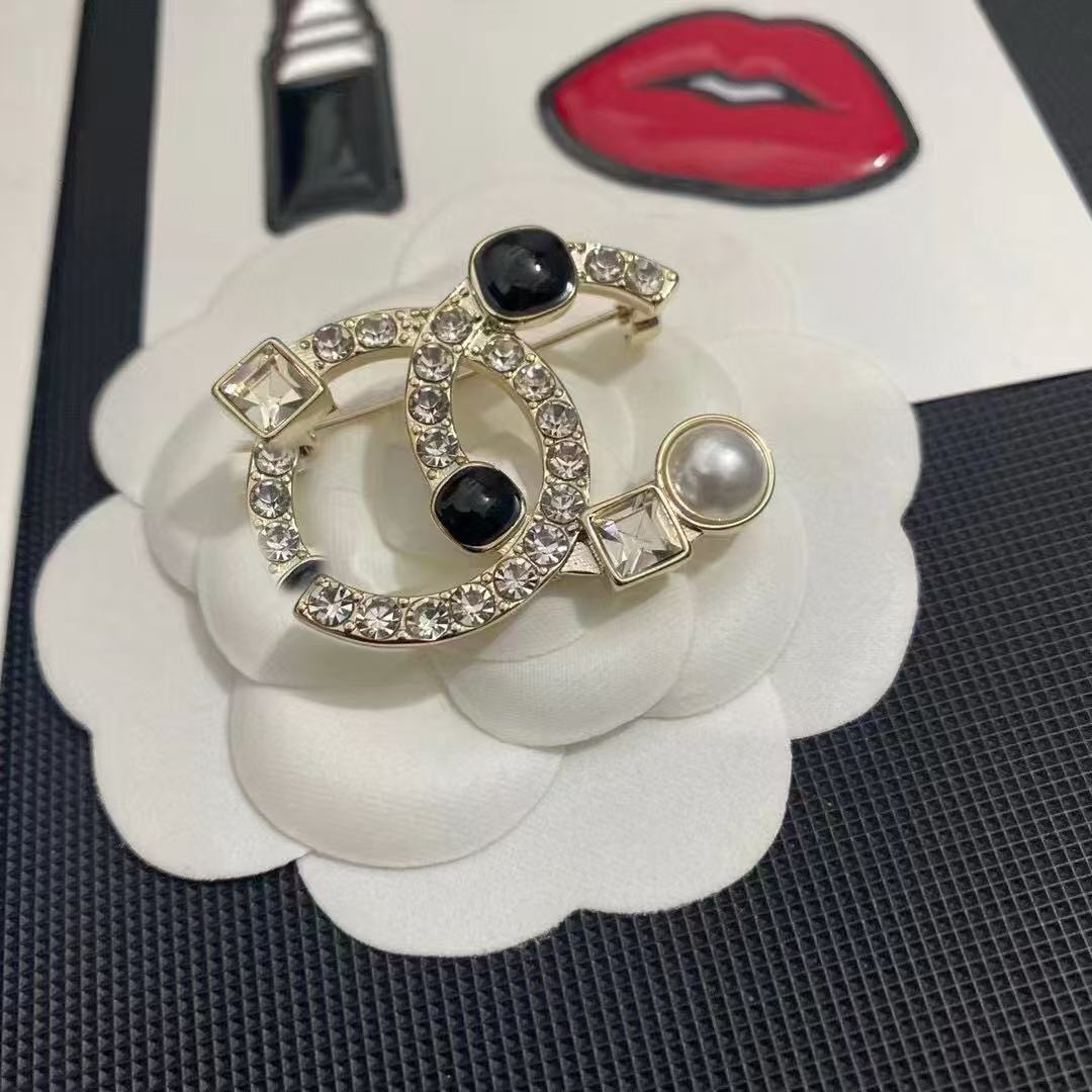 Classic Chanel-Style High-End Gold-Plated Brooch, Fashionable Retro Star Ocean Personality Trend, Sweet and Cool Heart Design