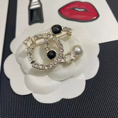 and Cool Heart Design, Yaxa sancaqları - black-and-white-pearl-brooch