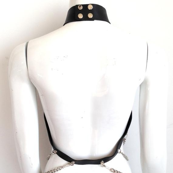 Cadena de cuero de una pieza de moda todo fósforo superior de cuero cadena ropa bar rendimiento Ropa Accesorios