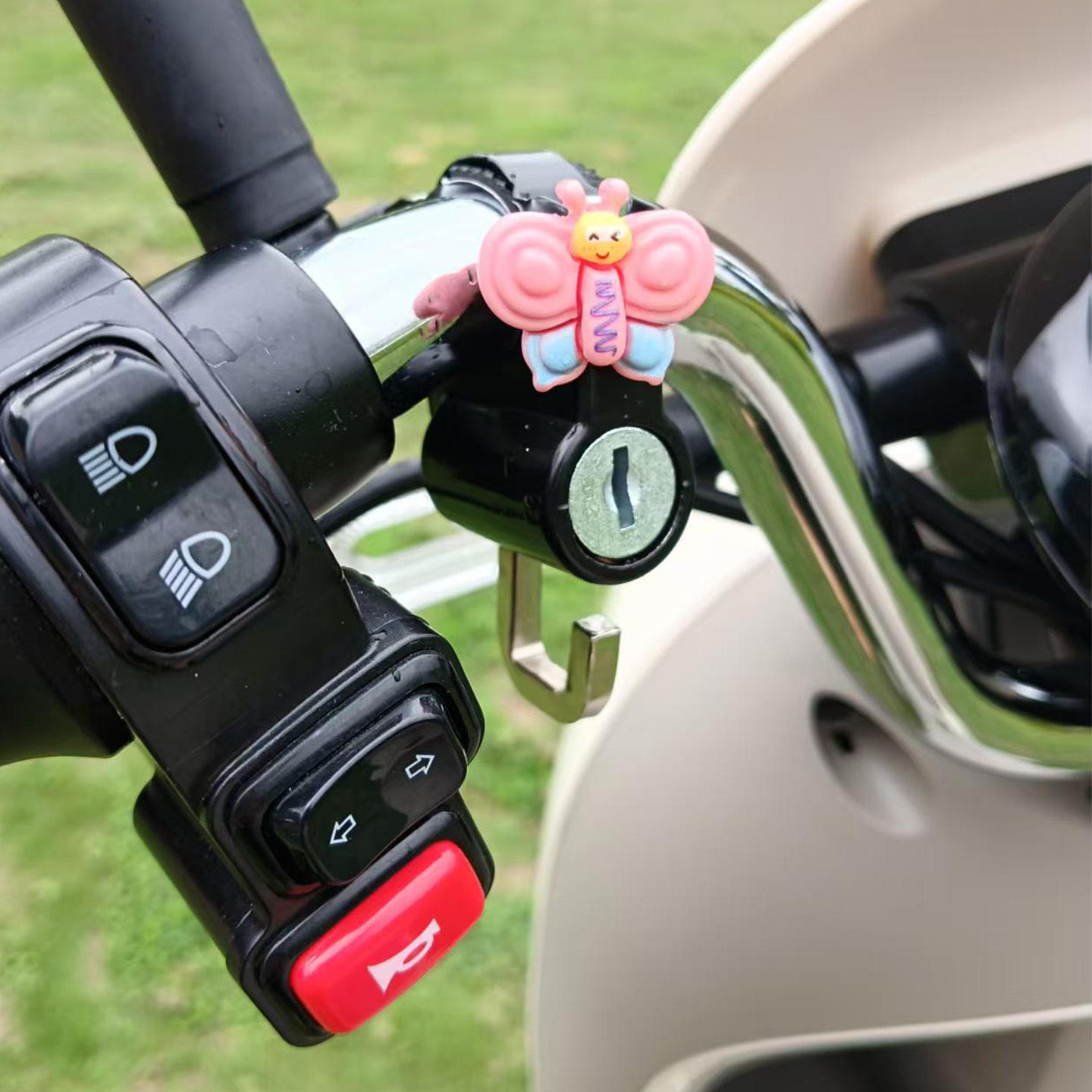 Cartoon Helmet Lock for Bicycles, Electric Vehicles, Motorcycles, Scooters, Mountain Bikes, Baby Strollers, Multifunctional Anti-Theft Lock Hook