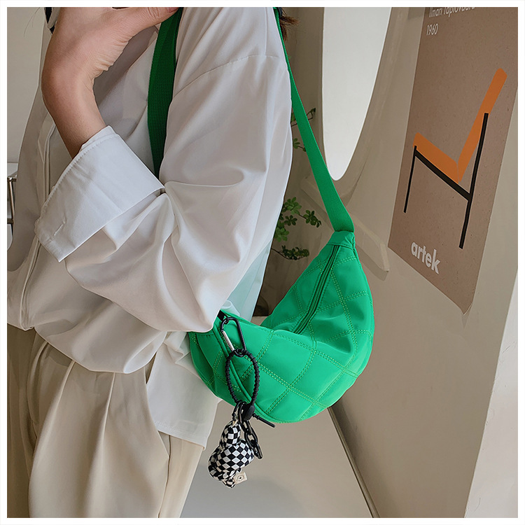Women's Medium Oxford Cloth Solid Color Streetwear Dumpling Shape Zipper Messenger Bag display picture 1