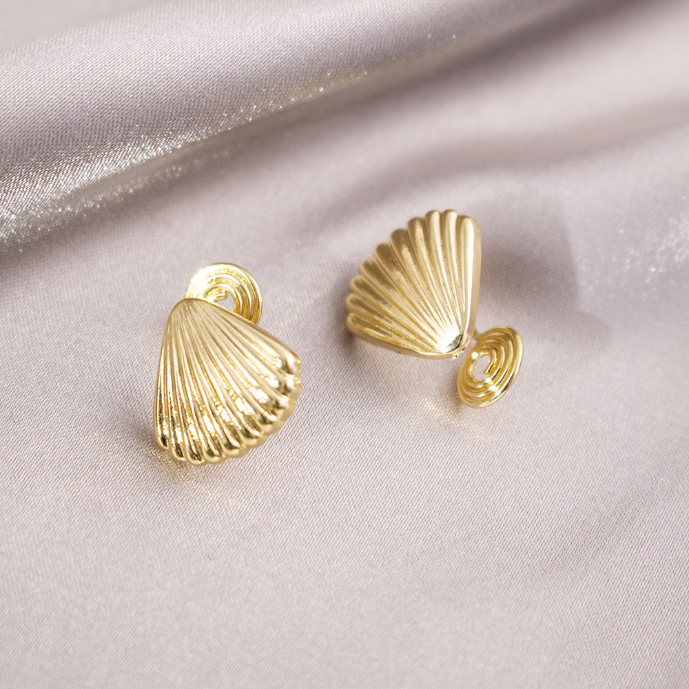 Lujo ligero, incienso pequeño, placa de incienso para mosquitos, pinzas para las orejas, pendientes de nicho para mujeres sin orejas perforadas, pendientes simples, compactas y versátiles de Yiwu al por mayor