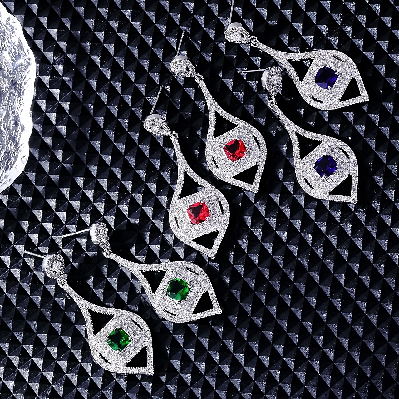 Fashionable creative elegant universal earrings with zircon…