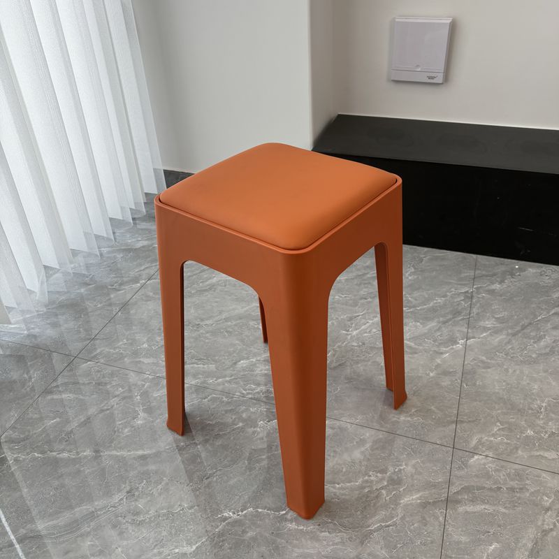 Taburetes cuadrados simples, taburetes casuales, sala de estar, comedor, paquetes blandos, taburetes altos apilables, cómodos taburetes de plástico para sentarse