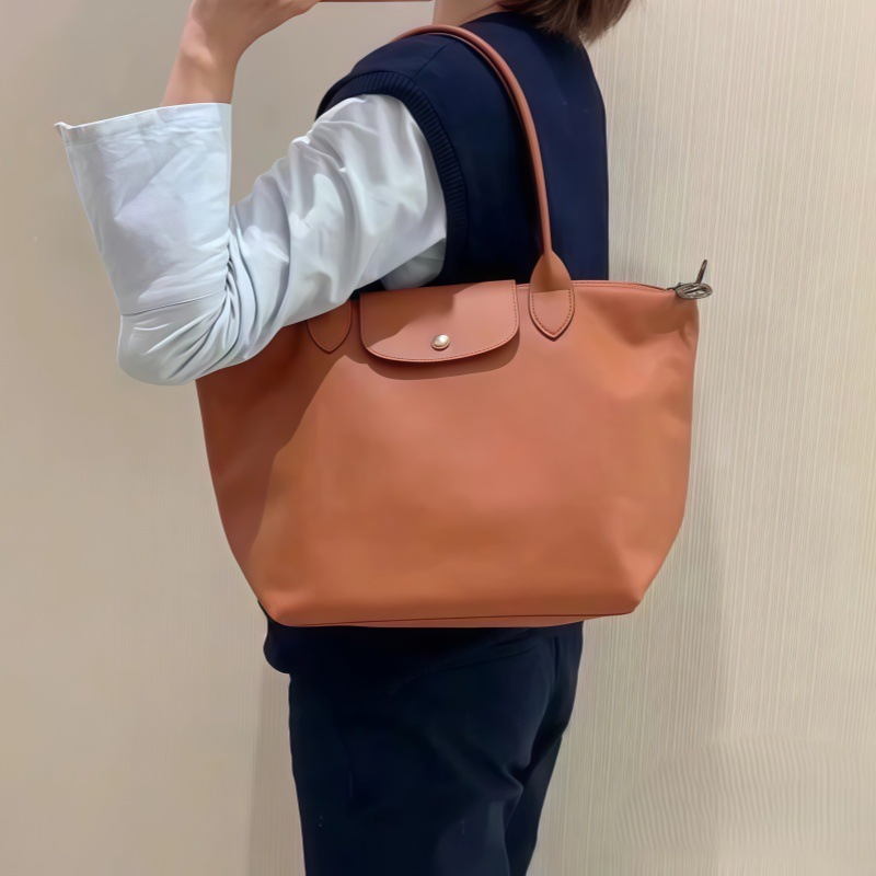 高品质新款小牛皮中号长柄饺子包女大容量单肩包妈咪包手提通勤包|undefined