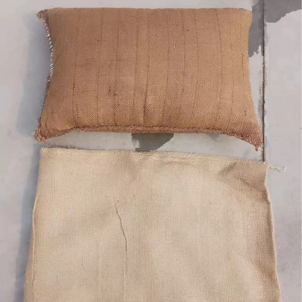 防汛吸水膨胀袋应急阻水麻袋包遇水自动膨胀免装沙吸水膨胀袋批发