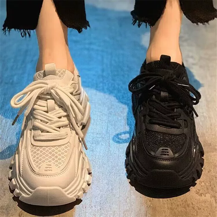 Женская обувь для папы, новинка 2023 года, весенняя, осенняя и летняя женская обувь, универсальная европейская версия на толстой подошве, дышащая повседневная спортивная обувь с сеткой