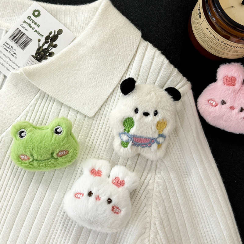 Animal de dibujos animados peluche broche suave lindo bolsas de ropa broche de niña corazón DIY accesorios colgantes de muñeca