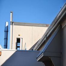 环氧煤沥青涂层。耐老化，具有耐化学大气。环氧煤沥青涂层