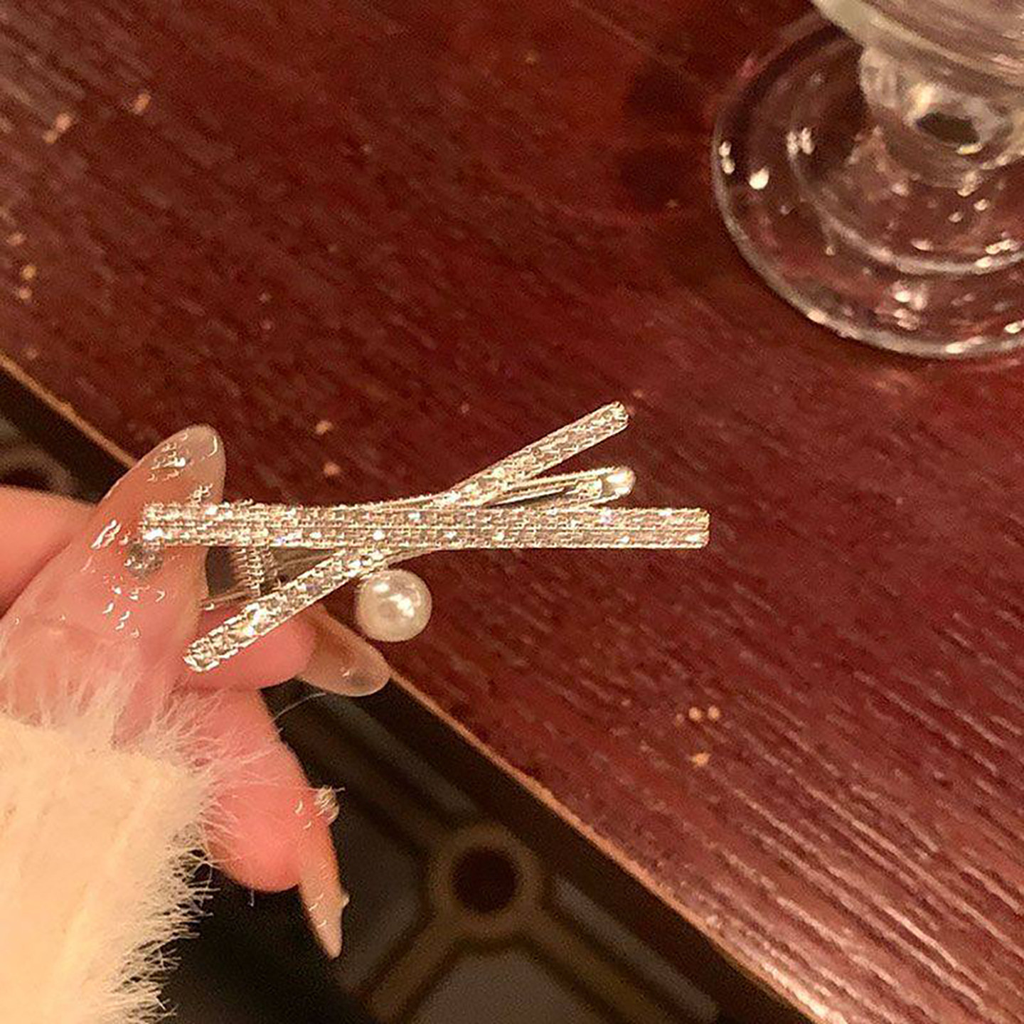 Pinza para el cabello de perlas de temperamento francés para mujer, flequillo lateral con sentido avanzado, cabello roto simple, clip de pico de pato de una palabra, horquilla, tocado