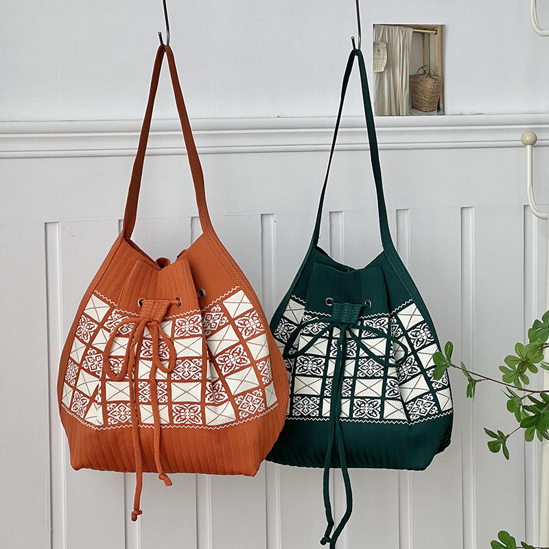 Bolsa de cubo de punto nuevo diseño japonés y coreano simple bolso de hombro de moda femenina versátil bolso portátil de viaje de verano