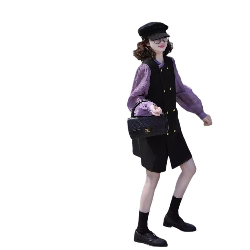 黒のワンピースをつなぎ合わせて、女性の秋に肉を隠して痩せた質感を見せます。|undefined