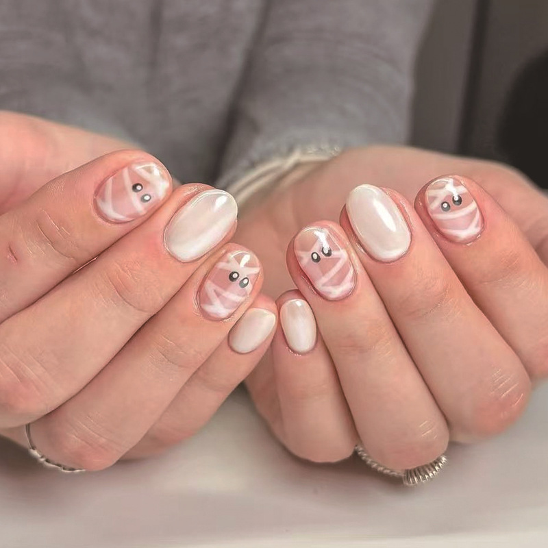 Halloween short oval white chrome-plated cute mummy design wearable nail art nail tips fake nail patches Halloween short oval white chrome-plated cute mummy design wearable nail art nail tips fake nail patches