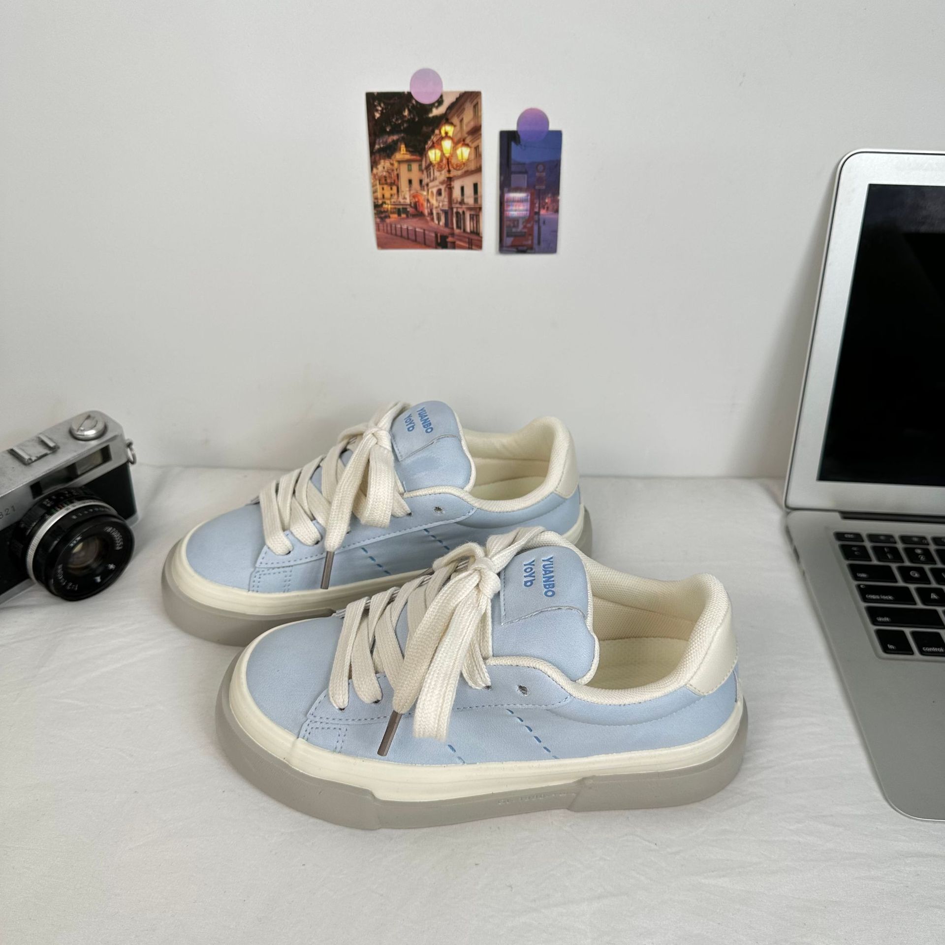 Yuanbo primavera y otoño 2025 zapatos de dopamina de mujer ins moda multifuncional super caliente zapatos de lona de diseño retro zapatos de skate casuales