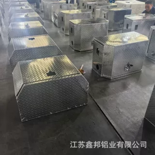 防水铝合金工具箱 花纹铝板皮卡车载储物箱 防腐蚀耐摔指南针铝箱