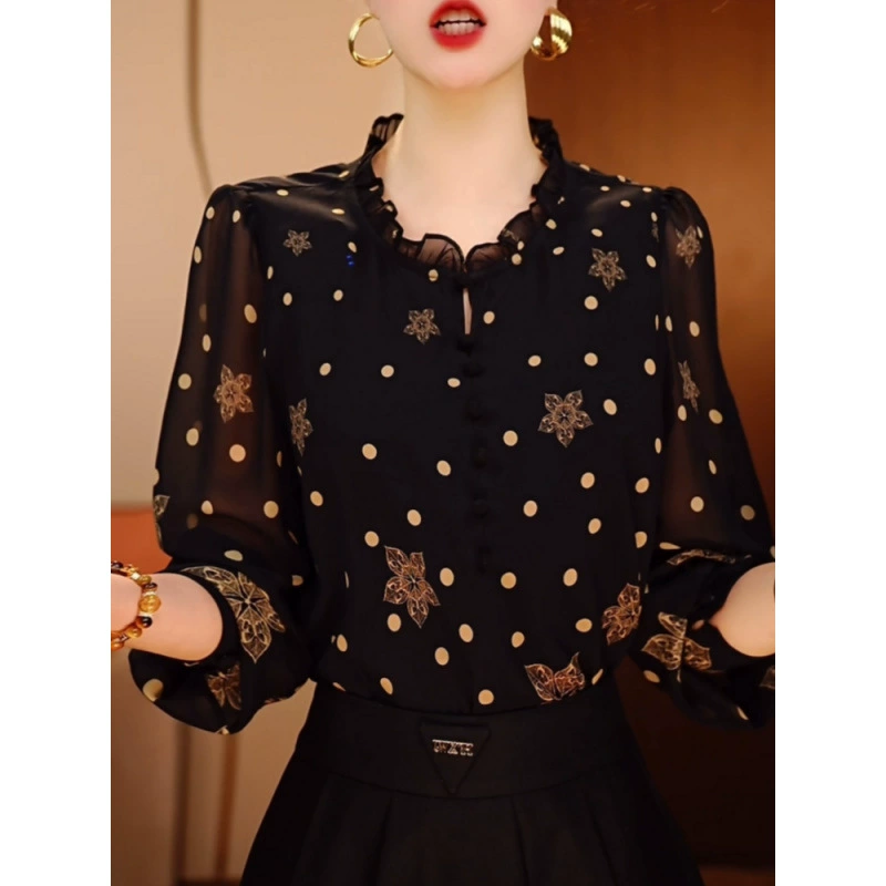Черный топ с французским V-образным вырезом для женщин, весна 2025, новый стиль, стильная и омолаживающая тонкая рубашка с длинным рукавом и цветочным принтом