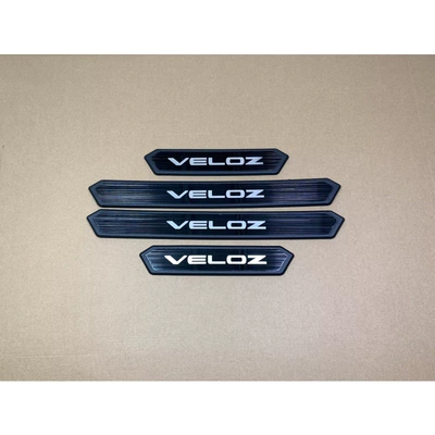 VELOZ exterior door — Dekorativ pedal başlıqları - veloz-exterior-door-sill-strip-black-on-black